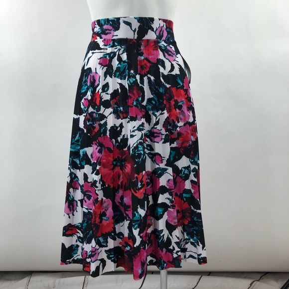 NEW WITH TAGS Convington Midi Stretch Flowy Floral Skirt Size M PETITE N - Picture 2 of 6